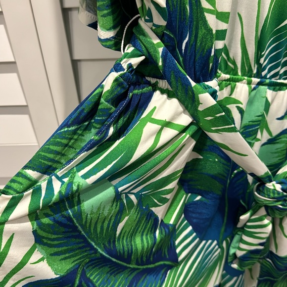 Venus Pre Loved Tropical Palm Trees Romper with Belt & Pockets, lined on bottom. - Picture 5 of 11